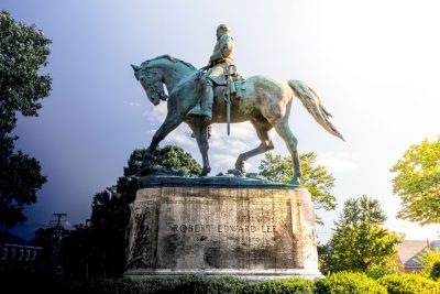 Historical monument statue of Robert E. Lee on a horse.